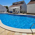 Front With Swimming Pool, Illyria 101 Apartamento Milna (Brac)