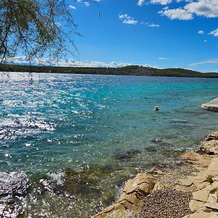 Front With Swimming Pool, Illyria 101 Apartment Milna (Brac)