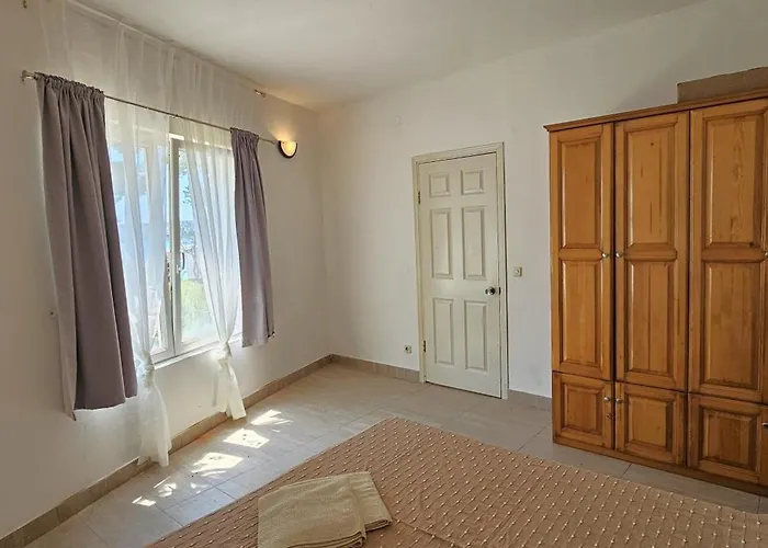 شقة Front With Swimming Pool, Illyria 101 *