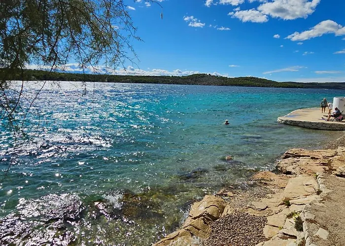 Front With Swimming Pool, Illyria 101 Apartment Milna (Brac)