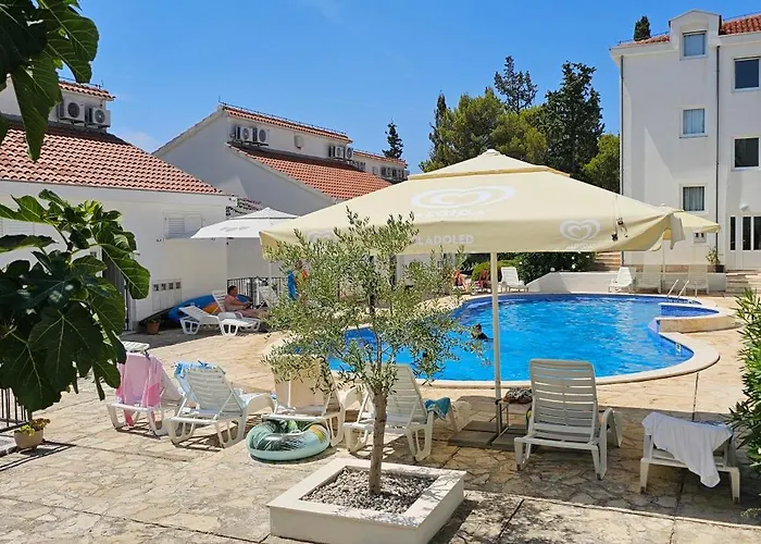 Front With Swimming Pool, Illyria 101 Apartment Milna (Brac)
