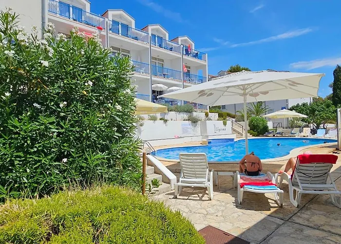 Front With Swimming Pool, Illyria 101 公寓 米欧纳