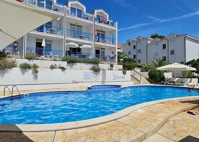 Front With Swimming Pool, Illyria 101 Apartment Milna (Brac)