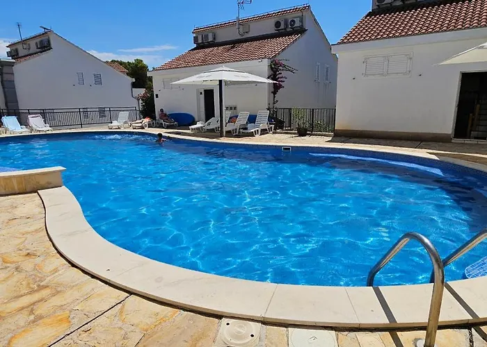 Front With Swimming Pool, Illyria 101 Apartment Milna (Brac)