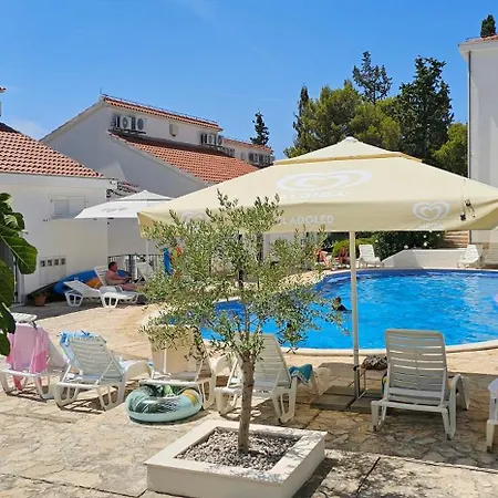 Front With Swimming Pool, Illyria 101 Apartment Milna (Brac)