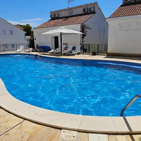 Front With Swimming Pool, Illyria 101 Apartment Milna (Brac)