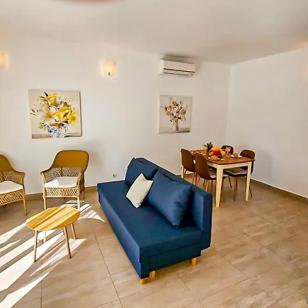 Front With Swimming Pool, Illyria 101 Apartment *